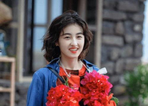 娱乐吃瓜女艺人进团,吃瓜女艺人华丽转身，加盟热门团体